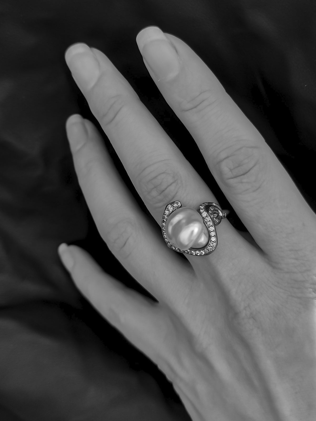 Keshi pearl snake ring