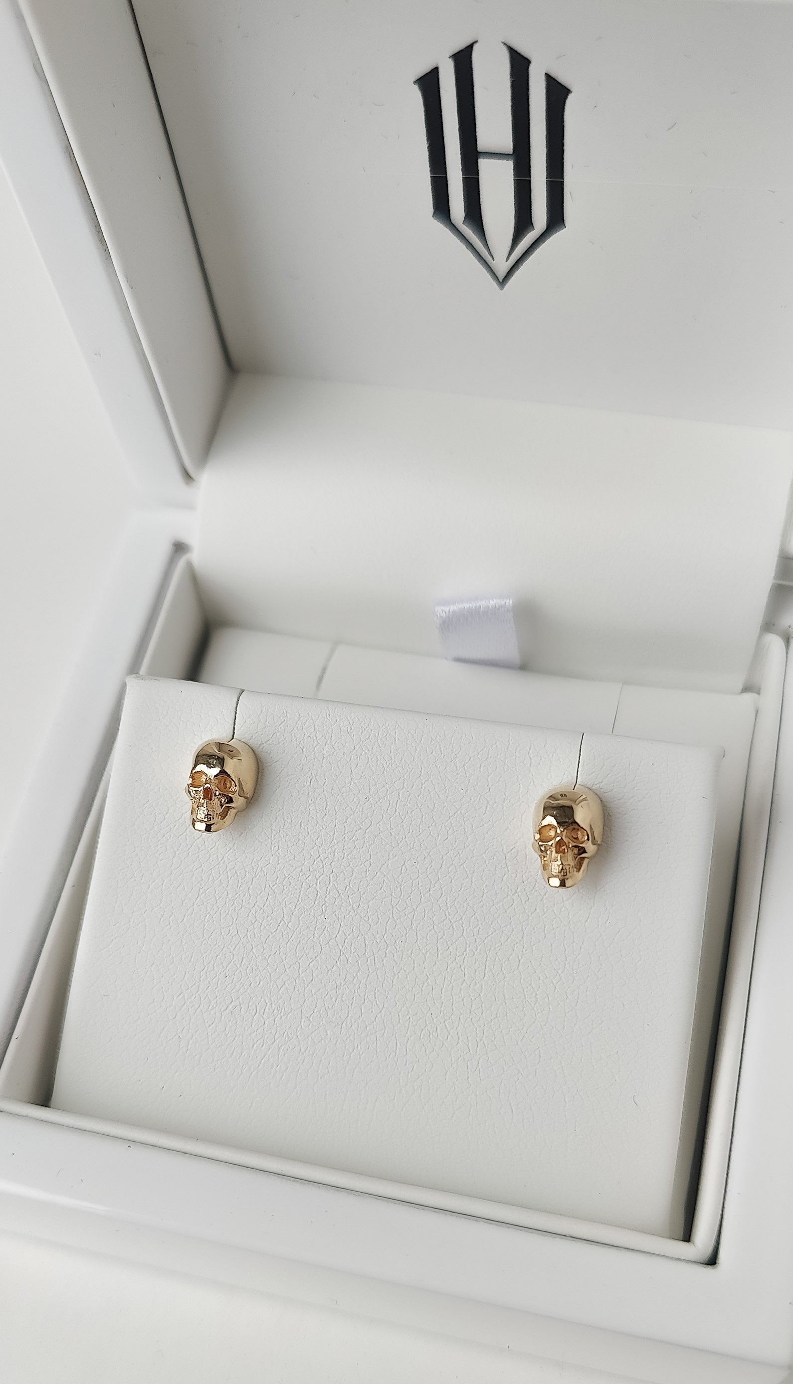 Skull studs